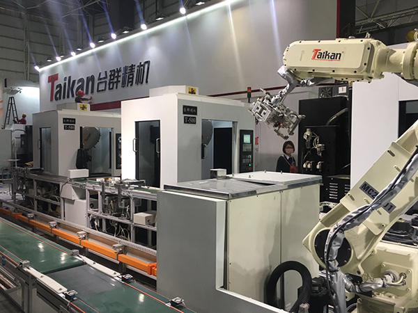 华数机器人亮相2017dmp智博会 武汉华中数控股份有限公司